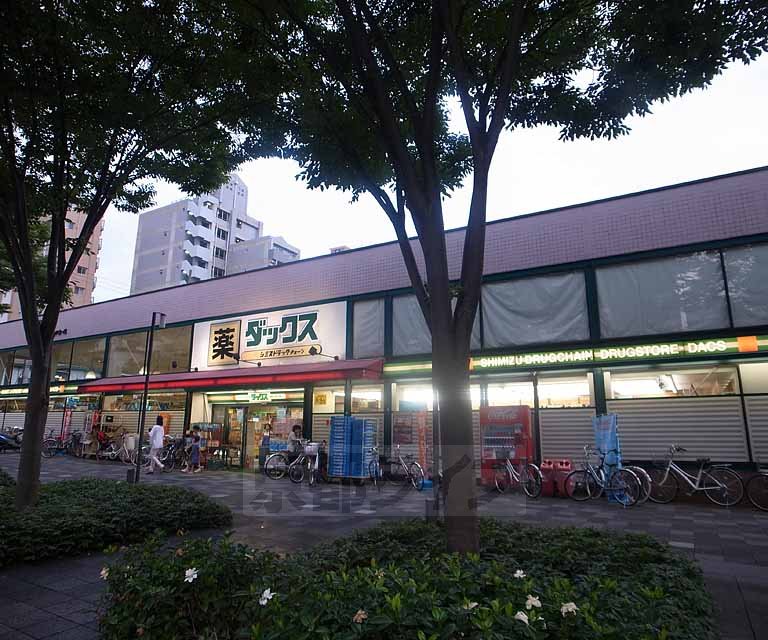 【京都市中京区西横町のマンションのドラックストア】