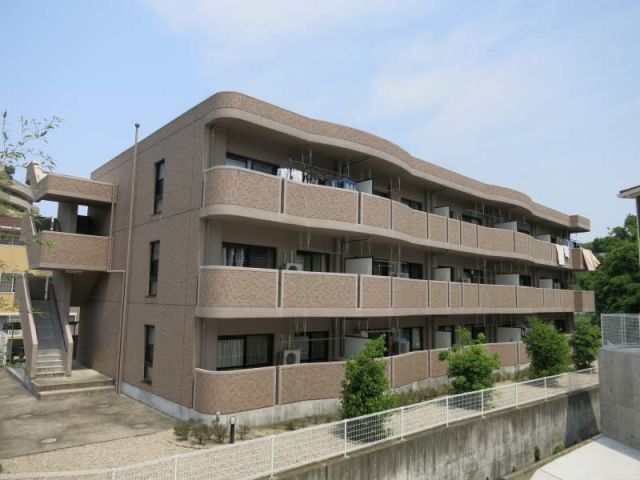 【岡崎市洞町のマンションの建物外観】