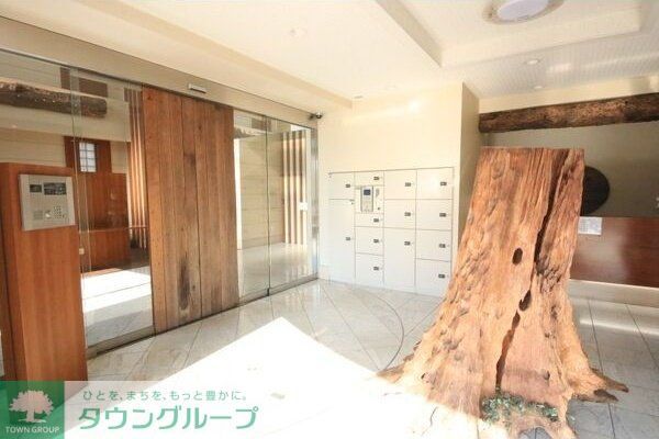 【名古屋市中区金山のマンションのエントランス】