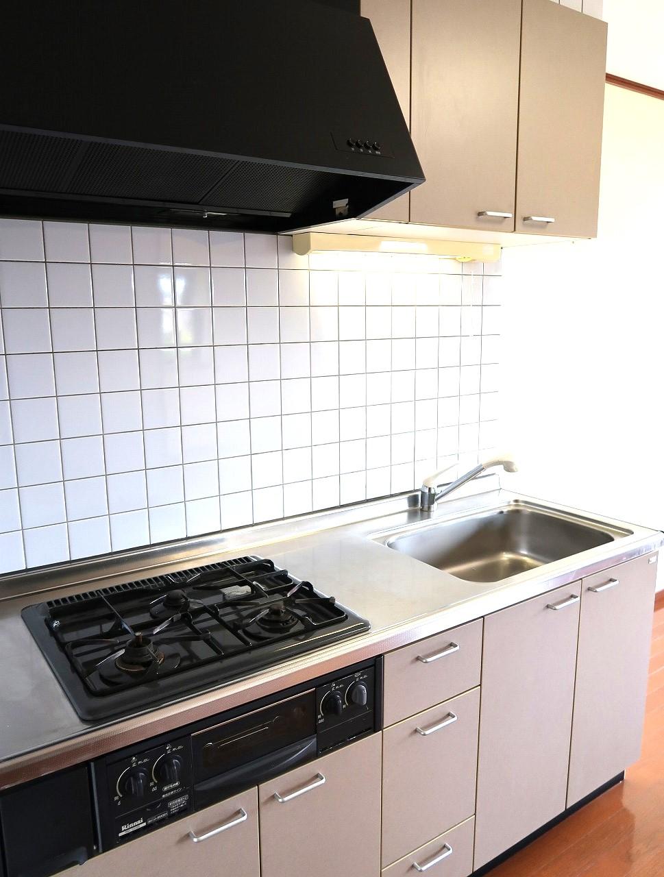 キッチン　使い勝手の良い３口コンロ