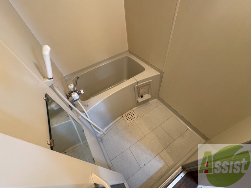 バス・シャワールーム　ユニットバスです。疲れを癒すのに欠かせませんね！