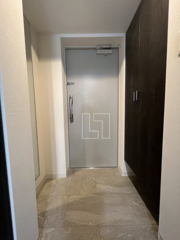 玄関　リヴェント難波サウス　玄関