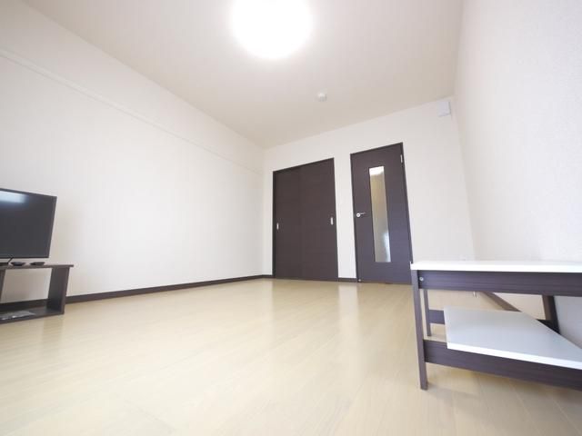 居室・リビング　★8帖の綺麗なフローリングのお部屋です★