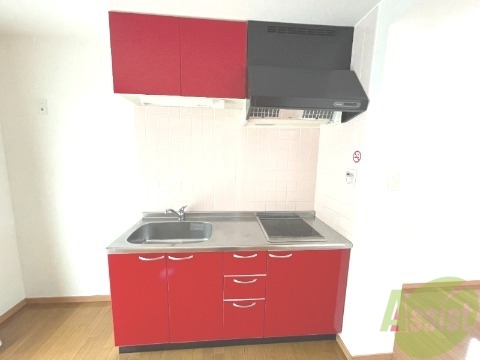 キッチン　キッチンの後ろも広めなのでお料理しやすそうですね