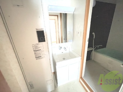 洗面設備　忙しい朝の味方、独立洗面台があるのは嬉しいですね。