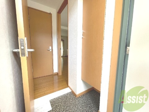 玄関　玄関から見た景色はこちらです。イメージできますか。