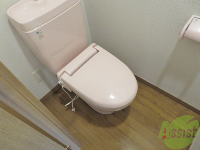 トイレ　コンパクトサイズのトイレです。問題なくお使いいただけます