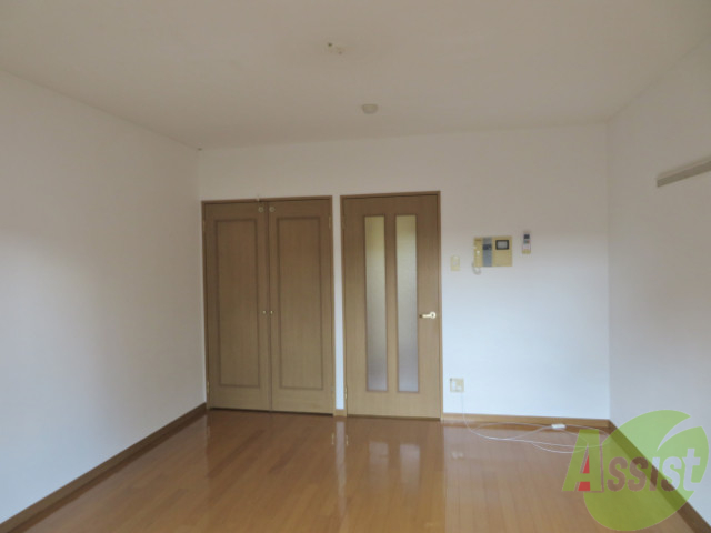 居室・リビング　かなり広めのリビングです。陽がよく入ってきて気持ち良いですよ