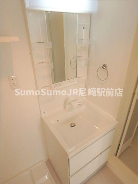 洗面設備　コンパクトで使いやすい洗面所