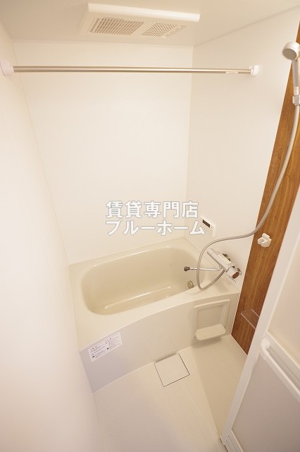 バス・シャワールーム　浴室乾燥機・追い炊き機能付きお風呂です！