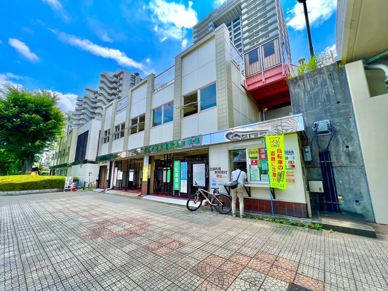 その他　駅前駐輪場（その他）まで720m