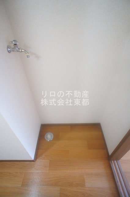 その他　洗濯機置き場は室内にあるので雨に濡れる心配はありません。