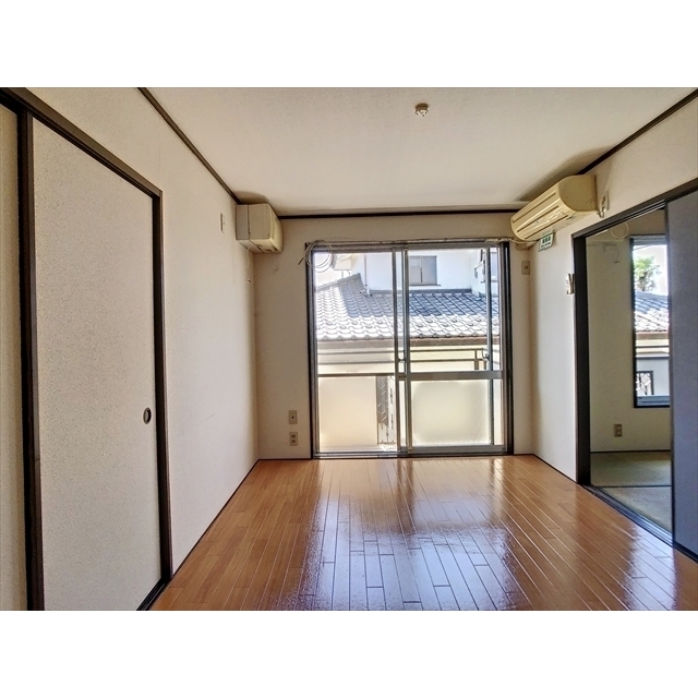 居室・リビング　南向きの明るいお部屋です