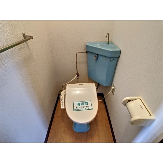 トイレ　嬉しい温水洗浄機能付き