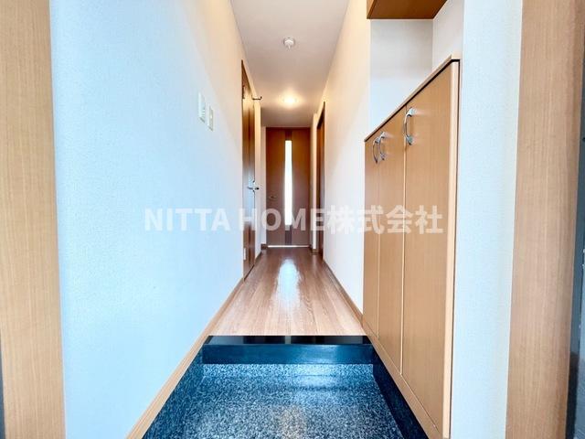 玄関　広いスペースの玄関です♪