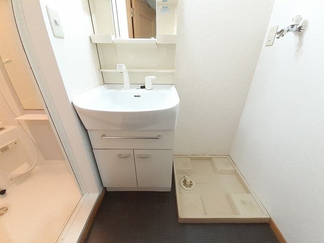 洗面設備　脱衣スペースもあります