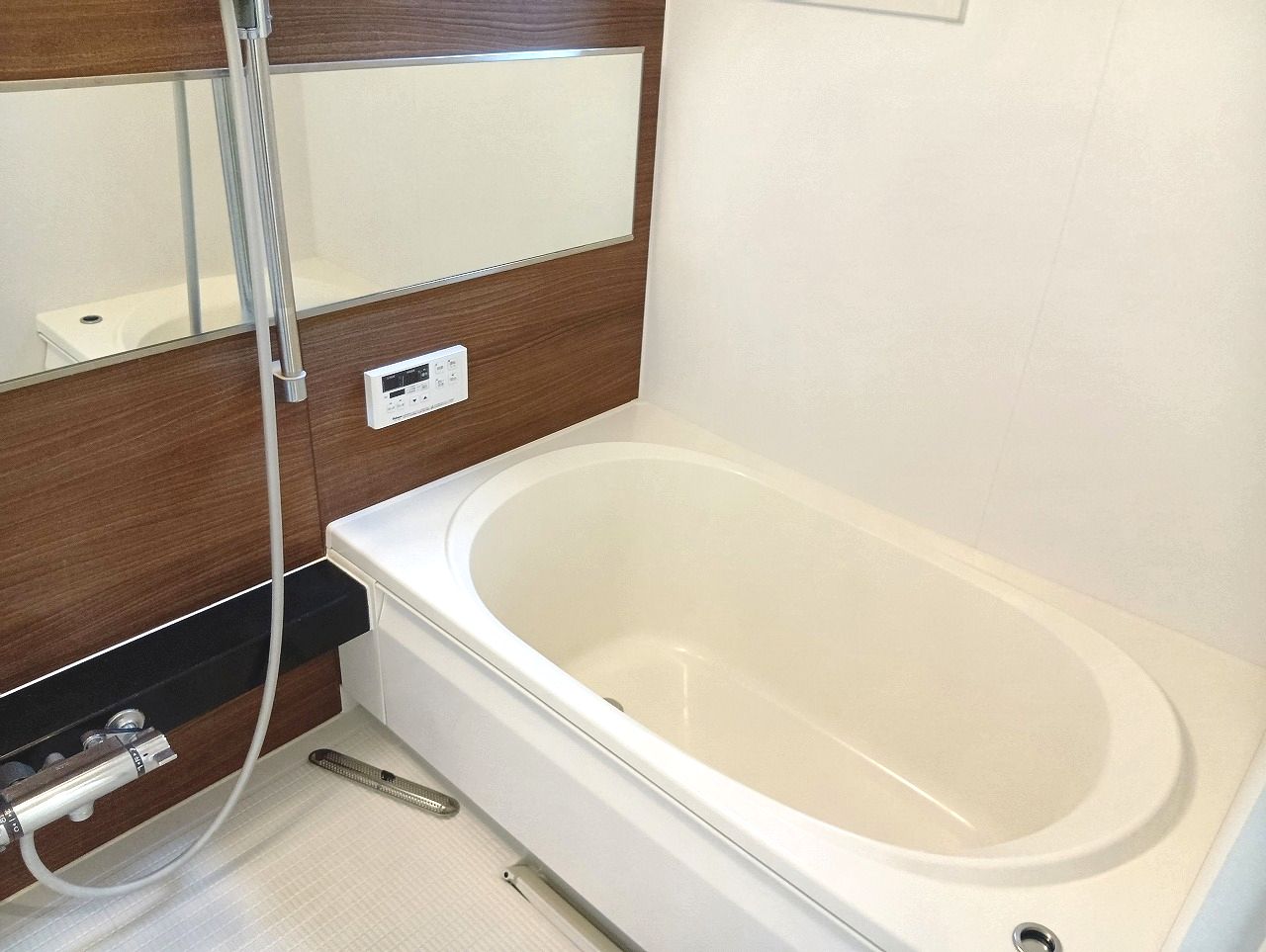 バス・シャワールーム　コンパクトで使いやすいお風呂です