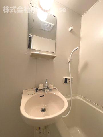 洗面設備　スペースが確保できる洗面所です