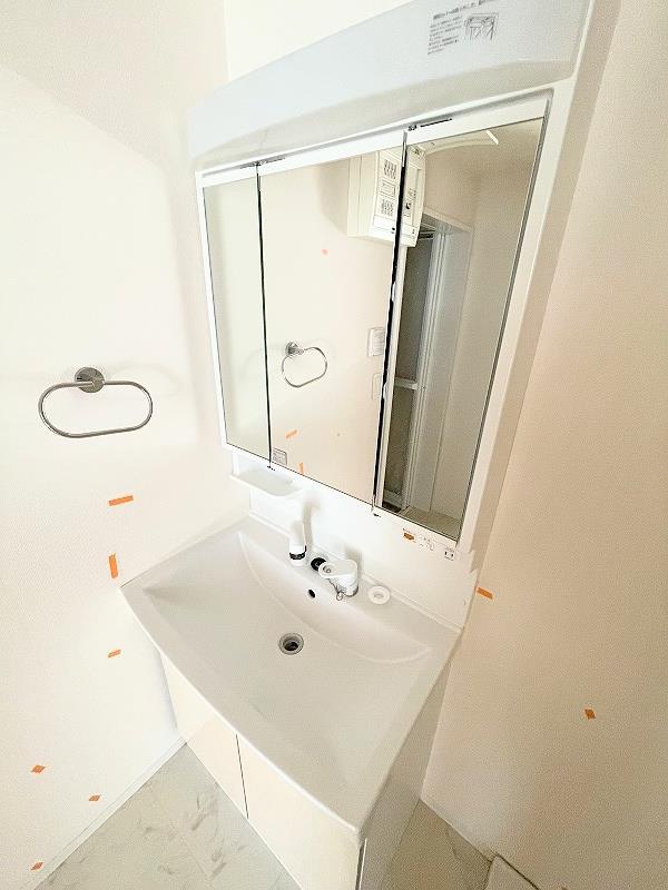 洗面設備　洗面化粧台※内装中のお写真です