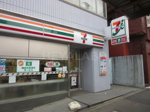 コンビニ　セブン-イレブン新宿余丁町店（コンビニ）まで390m