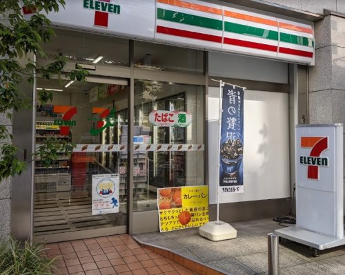 コンビニ　セブンイレブン 人形町駅西店（コンビニ）まで26m