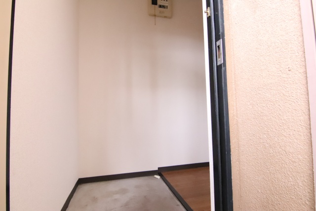 玄関　※別室の参考写真の為、現況優先です。