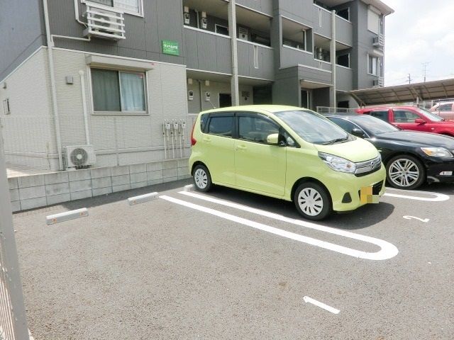 駐車場　敷地内に駐車場があります