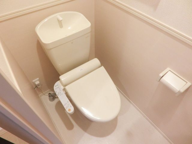 トイレ　ウォシュレット付きです。