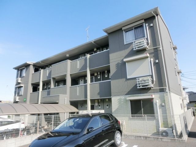 建物外観　2013年完成の綺麗な物件