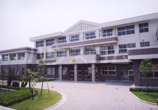 小学校　三島市立錦田小学校（小学校）まで564m