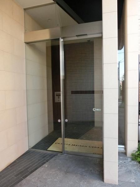 エントランス　オートロックのエントランス