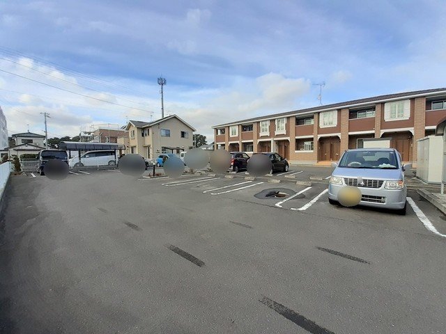 駐車場　駐車場に車を止められます