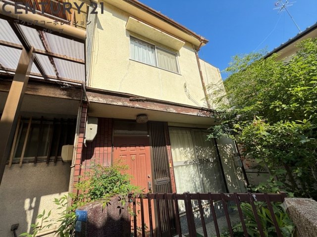建物外観　コンビニ徒歩圏にあり