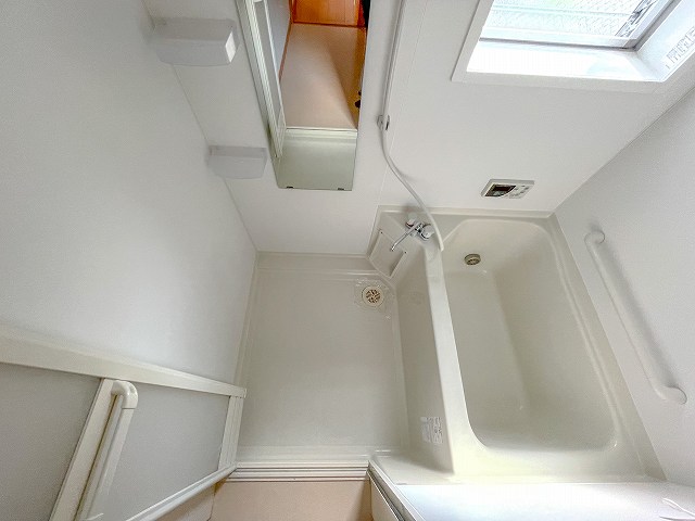 バス・シャワールーム　日々の暮らしに欠かせないお風呂です ※違うお部屋の写真を使用
