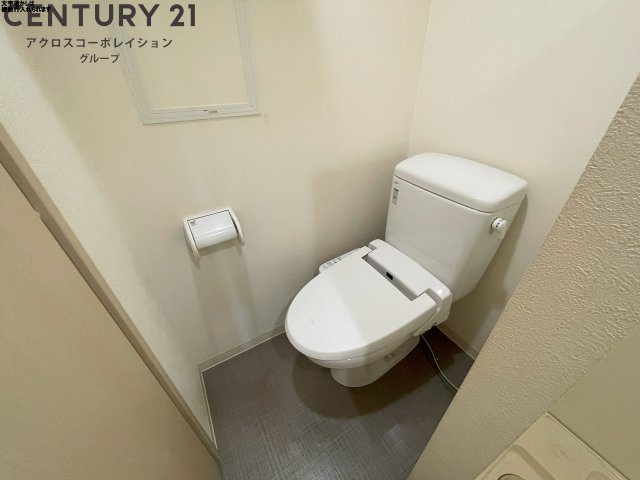 トイレ　温水洗浄便座付きのトイレです♪
