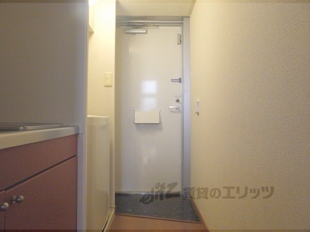 レオパレス久々知2の玄関写真