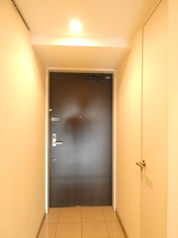 玄関　居住中のため別部屋参考