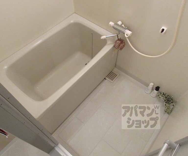 バス・シャワールーム　大き目のお風呂です
