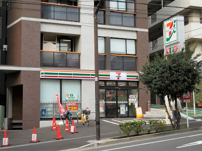 コンビニ　セブンイレブン 市谷柳町店（コンビニ）まで260m