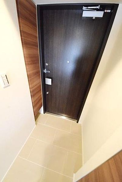 玄関　※反転タイプの写真を使用しています。