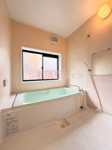 バス・シャワールーム　コンパクトで使いやすいお風呂です