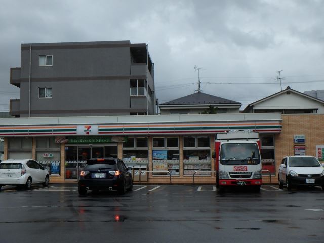 コンビニ　セブンイレブン（コンビニ）まで140m