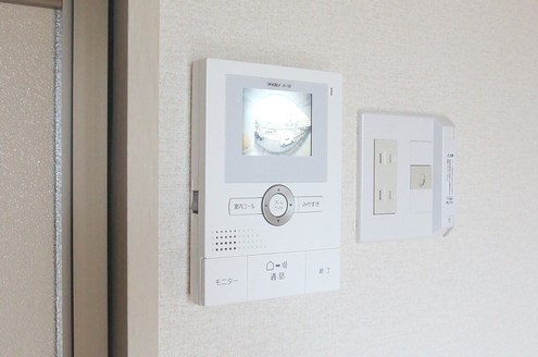 セキュリティ　室内から来訪者を確認できるTVモニターホン付で安心です☆