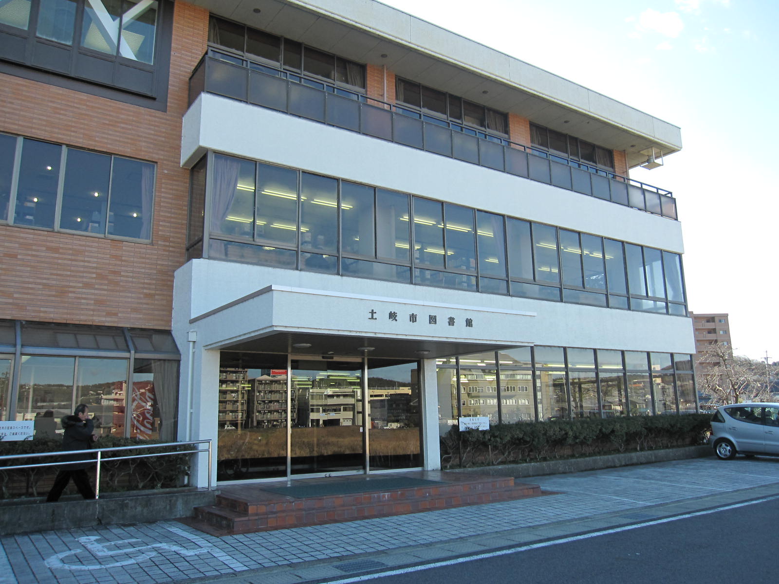 【土岐市土岐津町土岐口のマンションの図書館】