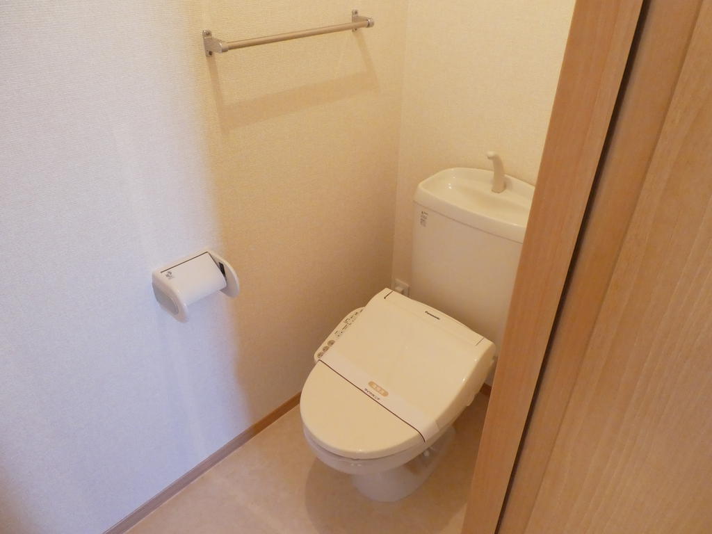 トイレ　※内観写真・動画・パノラマは同物件南東角部屋のものです