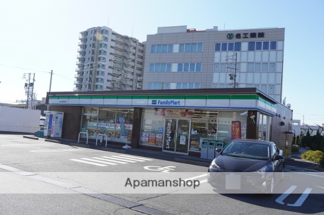 コンビニ　ファミリーマート枇杷島警察署前店（コンビニ）まで299m