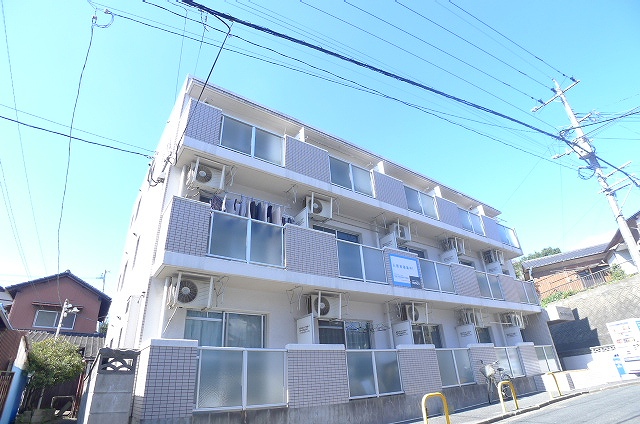 【北九州市八幡西区丸尾町のマンションの建物外観】