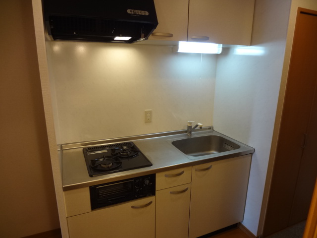 キッチン　３口システムガスキッチングリル付