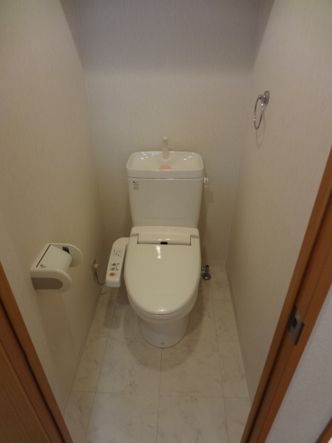トイレ　温水洗浄便座完備