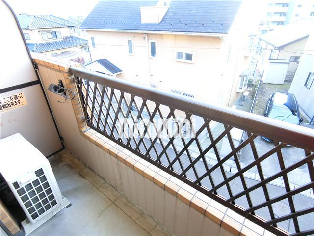 バルコニー　晴れた日には外で洗濯物が干せます。